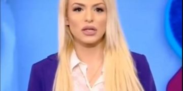 Η Μιζεράκη πέταξε τα «πλαστικά στήθη» της για διαφήμιση[photos]