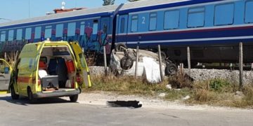 Πριν Λίγο: Σύγκρουση τρένου με αυτοκίνητο – Πληροφορίες για έναν νεκρό[Σκληρές Εικόνες]