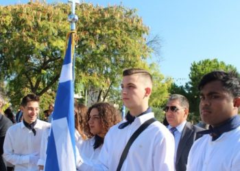 Παραστάτης στην παρέλαση στο Ελληνικό 17χρονος αριστούχος από το Μπαγκλαντές που φιλοξενείται στην «ΑΠΟΣΤΟΛΗ»