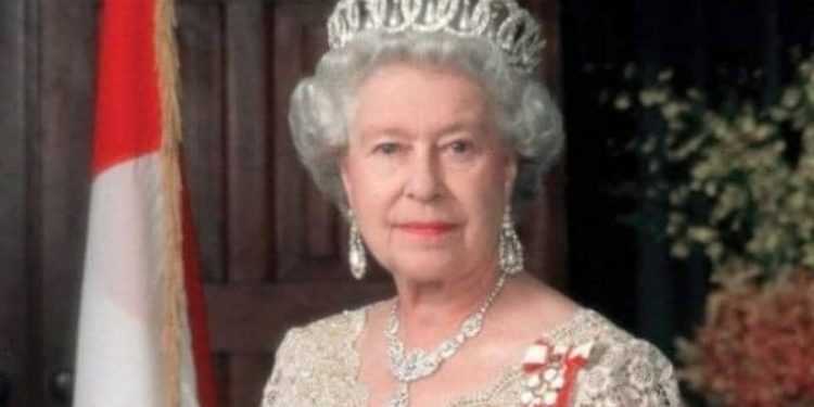 Alldaynews.gr Βασίλισσα Ελισάβετ: Αποκάλυψη «βόμβα» 21 χρόνια μετά!