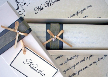 Έλαβε κάρτα επετείου από τον σύζυγό της που είχε πεθάνει: Την έστειλε ο γιος της για να μην στεναχωριέται