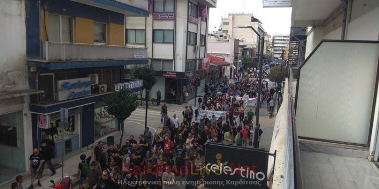 Alldaynews.gr Μεγάλη συγκέντρωση και πορεία στην Καρδίτσα κατά των αιολικών πάρκων στα Άγραφα