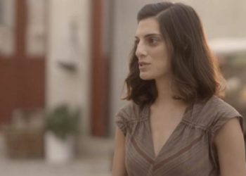 «Στο “Ουζερί Τσιτσάνης” υπήρχαν φορές που πήγαινα στο γύρισμα να φάω γιατί δεν είχα λεφτά να φάω» – Συγκλονίζει η Θεοδοσία από τις Άγριες Μέλισσες