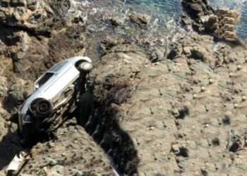 Θρίλερ στη Σύρο: Βρήκαν αυτοκίνητο στο γκρεμό άλλα όχι τον οδηγό