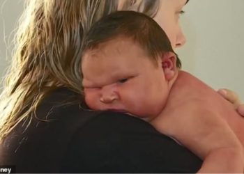 Αυστραλία: Μωρό γεννήθηκε 6 κιλά – «Έφερα στον κόσμο έναν μίνι παλαιστή σούμο», λεει η μητέρα του