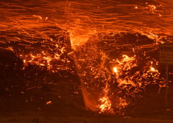 Η Καλιφόρνια φλέγεται! Εικόνες αποκάλυψης από την φωτιά που καίει τα πάντα στο πέρασμά της (pics,vid)