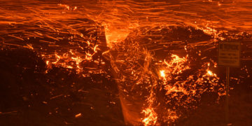 Alldaynews.gr Η Καλιφόρνια φλέγεται! Εικόνες αποκάλυψης από την φωτιά που καίει τα πάντα στο πέρασμά της (pics,vid)