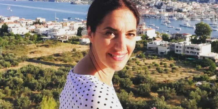 Alldaynews.gr Σε επέμβαση καρδιάς υπεβλήθη η Νόνη Δούνια