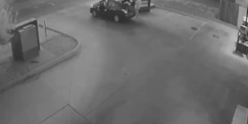 Alldaynews.gr Θρίλερ: Ανθρωποκυνηγητό για τον άνδρα που πέταξε στα σκουπίδια βαλίτσα με πτώμα γυναίκας (Video)