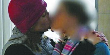 Alldaynews.gr ΗΠΑ: Νεαρή γερουσιαστής σε «ερωτικό τρίγωνο» με 22χρονη και τον σύζυγό της (pics)