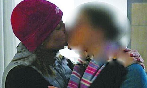 Alldaynews.gr ΗΠΑ: Νεαρή γερουσιαστής σε «ερωτικό τρίγωνο» με 22χρονη και τον σύζυγό της (pics)