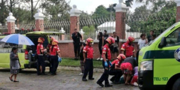 Έβγαλαν όπλα και άρχισαν να “γαζώνουν” κόσμο σε κηδεία! 6 νεκροί – Σοκαριστικές εικόνες