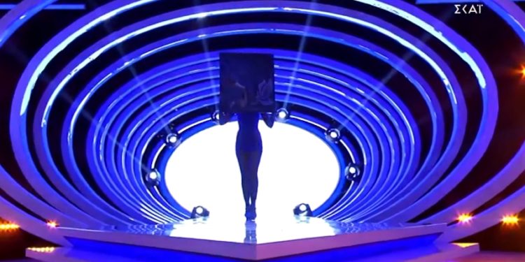 Alldaynews.gr «Τι είναι αυτό ρε;»: Πήγε σχεδόν γυμvή στο «Guess my Age» κι έκανε και τον Λιάγκα να χάσει τα λόγια του (Vid)