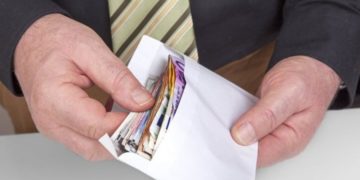 Alldaynews.gr Κρήτη: «Τσέπωσαν» 25.000 ευρώ για να γλιτώσουν επιχειρηματίες από «έλεγχο» του ΣΔΟΕ