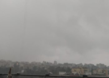 Δυνατή καταιγίδα πλήττει την Αττική: Κρίσιμες οι επόμενες ώρες – Χάος στους δρόμους (pics)