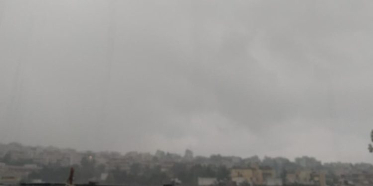 Δυνατή καταιγίδα πλήττει την Αττική: Κρίσιμες οι επόμενες ώρες – Χάος στους δρόμους (pics)