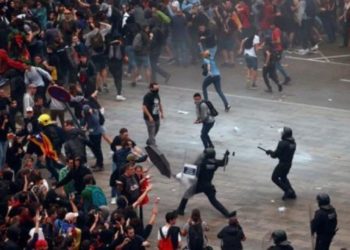 Ισπανία: Νύχτα επεισοδίων με οδοφράγματα και διαδηλώσεις στην Καταλονία