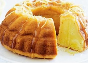 Πανεύκολο σιροπιαστό κέϊκ λεμονιού με γιαούρτι