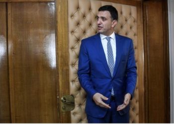 Κικίλιας: «Αυτοί είναι οι κουμπάροι μου» – Όχι ο φερόμενος ως νέος πρόεδρος του ΚΕΕΛΠΝΟ