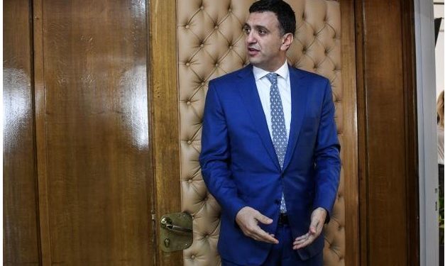 Alldaynews.gr Κικίλιας: «Αυτοί είναι οι κουμπάροι μου» – Όχι ο φερόμενος ως νέος πρόεδρος του ΚΕΕΛΠΝΟ