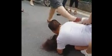 Alldaynews.gr Σύζυγος βάζει το σώμα του «ασπίδα» για να προστατεύσει την ερωμένη από την γυναίκα του (vid)