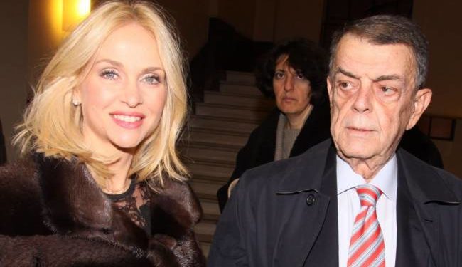 Alldaynews.gr Νέος άντρας για την Μαρί μετά τον Κυριακού! (pics)