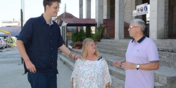 Alldaynews.gr Ο ψηλότερος Έλληνας βρίσκεται στην Λάρισα: Αν δεν εγχειριζόμουν θα ξεπερνούσα τα 2,50 μέτρα! (pics)