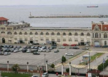 Θεσσαλονίκη: Αρπαξε το κινητό 21χρονης και την έριξε στη θάλασσα