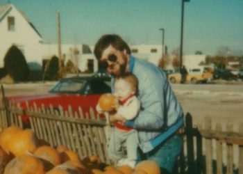 Απίστευτη ιστορία: Υιοθετημένη έμαθε πως ο αγαπημένος θείος της, είχε σκοτώσει την βιολογική της μητέρα (vid)