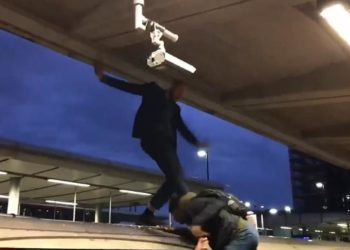 Άγριο ξύλο στο Μετρό του Λονδίνου: Οργισμένοι πολίτες λίντσαραν ακτιβιστές (pics, vids)