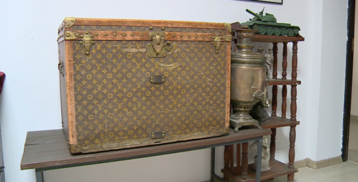 Alldaynews.gr Συνταξιούχοι είχαν ένα μπαούλο Louis Vuitton του 1880, χωρίς να ξέρουν πόσο αξίζει! (Video)