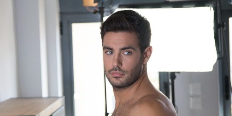 Alldaynews.gr Παροξυσμός στις τάξεις των γυναικών! «Ερωτεύομαι γυναίκες που έχουν παραπάνω κιλά»