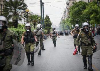 ΜΑΤατζής προκαλεί φοιτητές και γίνεται viral: «Ελάτε κότες» (Video)