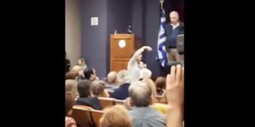 Alldaynews.gr Έτσι θα λυθεί το πρόβλημα με τους πρόσφυγες: «Να τους βρούμε ένα ξερονήσι και να τους πετάμε σάντουιτς» (vid)