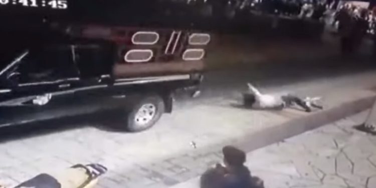 Alldaynews.gr Βίντεο σοκ στο Μεξικό! Εξαγριωμένο πλήθος έδεσε και έσερνε δήμαρχο με αυτοκίνητο