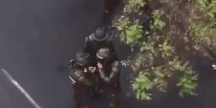 Alldaynews.gr Σάλος με βίντεο που δείχνει αστυνομικούς να κάνουν χρήση κοκαΐνης (pics, vids)