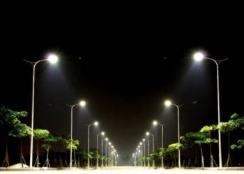 Καταγγέλουν κοινοπραξία που κυριαρχεί σε συμβάσεις οδοφωτισμού με φωτιστικά «από κινεζικά κάτω ράφια»!