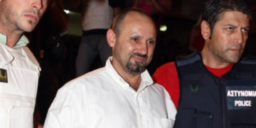 Alldaynews.gr Το βιβλίο τον πρόδωσε: Το λάθος του Βασίλη Παλαιοκώστα που μπορεί να οδηγήσει τις αρχές στη σύλληψή του