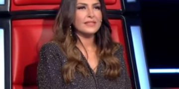 Alldaynews.gr Έλενα Παπαρίζου: Κοπέλα πήγε με την ομάδα της και η μαμά της έγινε έξαλλη – «Θα την σκοτώσω»!