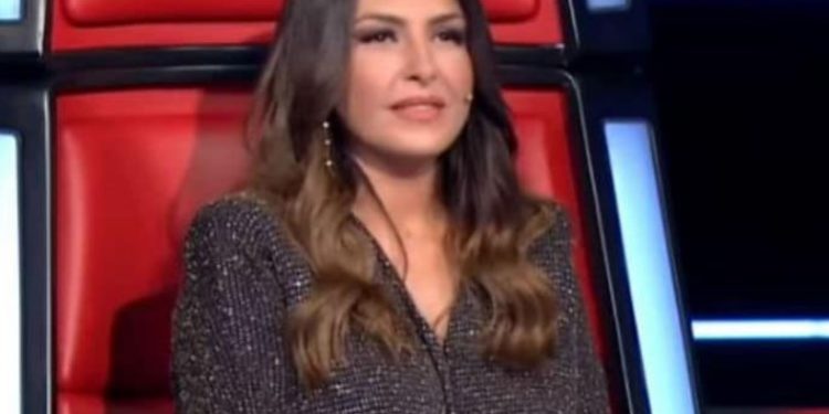 Alldaynews.gr Έλενα Παπαρίζου: Κοπέλα πήγε με την ομάδα της και η μαμά της έγινε έξαλλη – «Θα την σκοτώσω»!