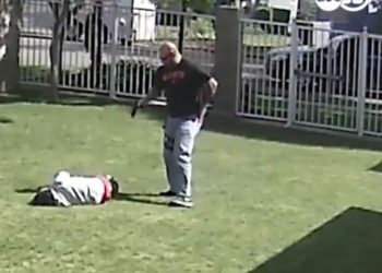 Αστυνομικός πυροβολεί 16χρονο στο κεφάλι, ενώ τρέχει να ξεφύγει (ΠΡΟΣΟΧΗ ΣΚΛΗΡΕΣ ΕΙΚΟΝΕΣ)