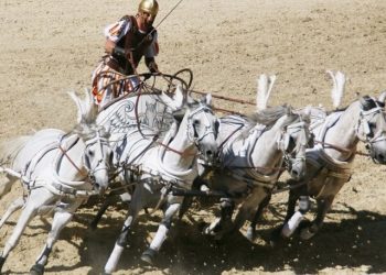 Απίστευτη ανακάλυψη: Αρχαιολόγοι έφεραν στο «φως» απολιθωμένο ρωμαϊκό άρμα με δύο άλογα! (pics)