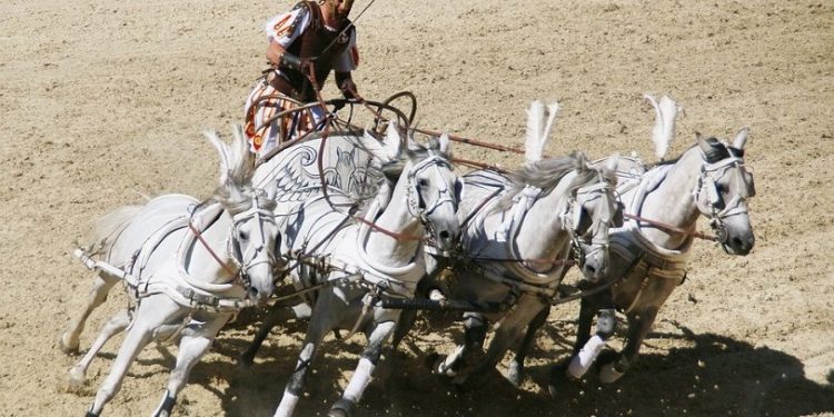 Απίστευτη ανακάλυψη: Αρχαιολόγοι έφεραν στο «φως» απολιθωμένο ρωμαϊκό άρμα με δύο άλογα! (pics)