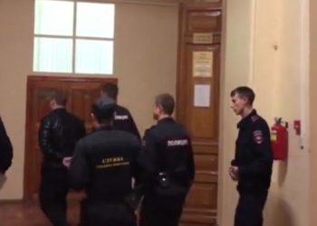 Κι όμως ακόμη γίνονται τέτοια: Ρώσοι αστυνομικοί βασάνισαν ύποπτο – Έκαψαν με σίδερο τους γλουτούς του (pics)