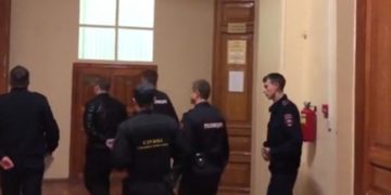 Κι όμως ακόμη γίνονται τέτοια: Ρώσοι αστυνομικοί βασάνισαν ύποπτο – Έκαψαν με σίδερο τους γλουτούς του (pics)