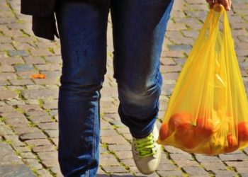 Έρχεται νέο χαράτσι για περισσότερα είδη πλαστικής σακούλας