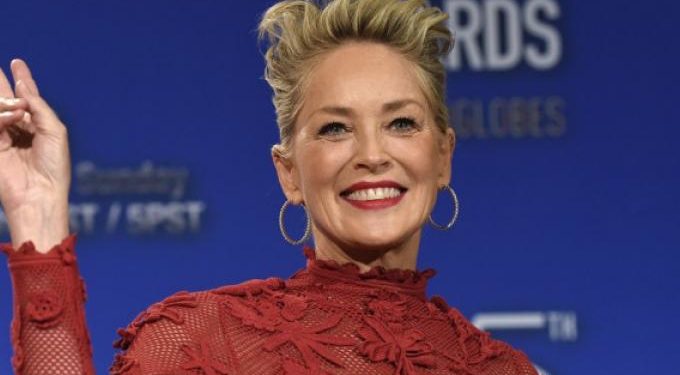 Σεξοβόμβα στα 61 της η Σάρον Στόουν φωτογραφίζεται με το εσώρουχο για μεγάλο περιοδικό (pics, vid)