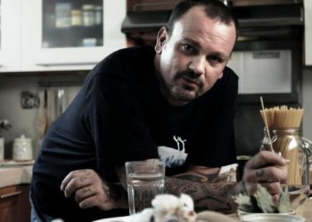 Ο Δημήτρης Σκαρμούτσος αποκαλύπτει τον λόγο που έφυγε από τον ΣΚΑΪ (Video)