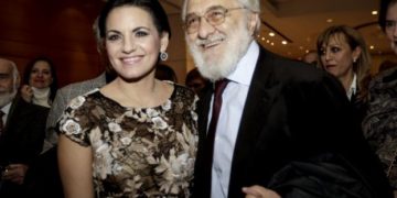 Εξώδικο κατά Σμαραγδή από Μυκονιάτη γκαλερίστα – «Δανεικά κι αγύριστα» ή χορηγία;