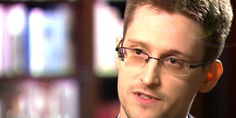 Ο Σνόουντεν αποκάλυψε τι βρήκε στα αρχεία της CIA για εξωγήινους και αεροψεκασμούς